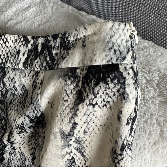 Missguided Snake Print Midi Skirt - Picture 3 of 4